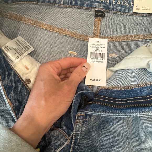 AE Distressed Mom Jean - Picture 7 of 7